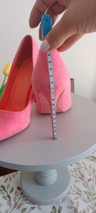 Szpilki neonowy róż, niestety zdjęcia nie oddają tego koloru