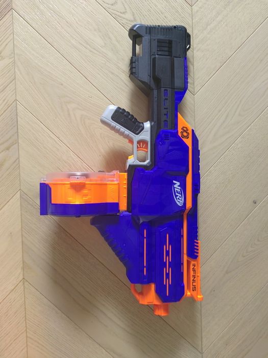 Zestaw pistoletów Nerf (karabin i pistolet +dodatki)