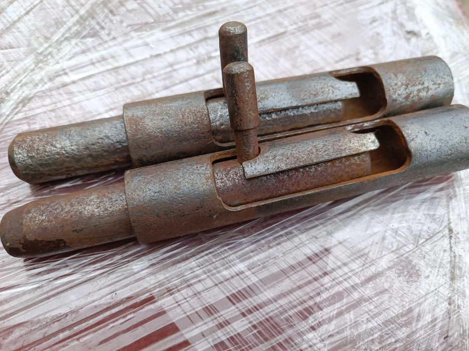 Засов-шпингалет 180 мм для гаражных ворот