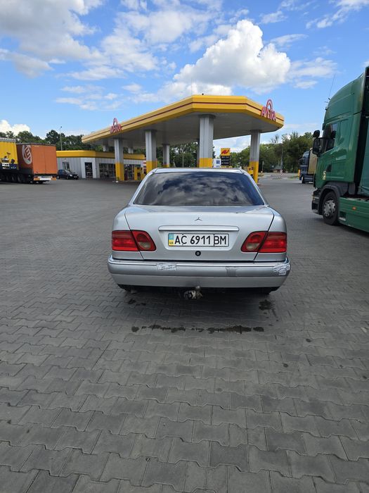 Продам Мерседес W210 e300 3.0 atm