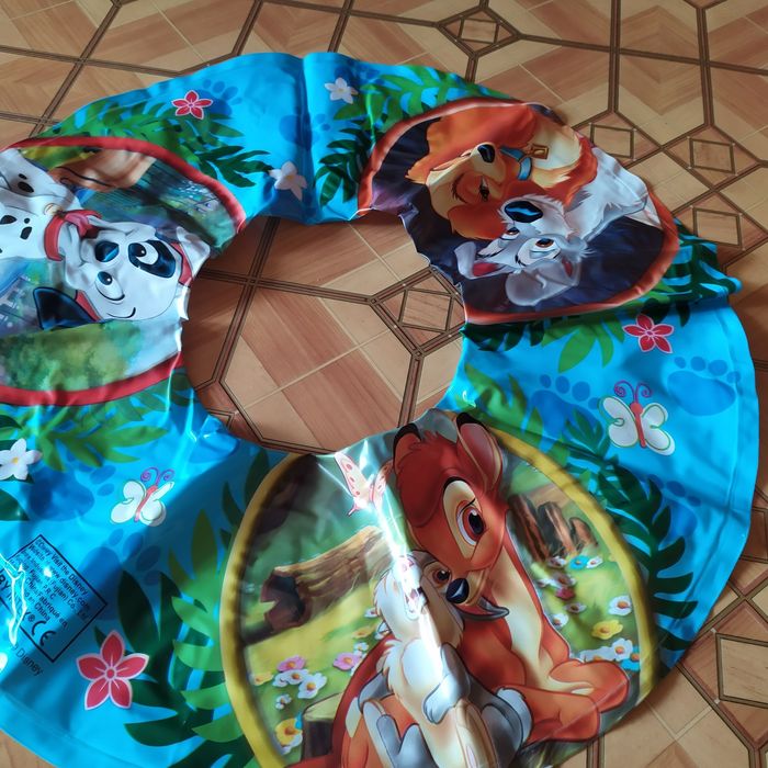 Круг для плавання