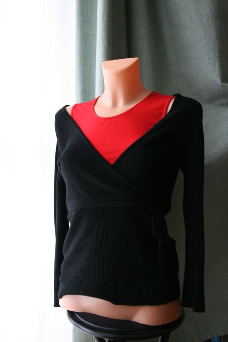 Czarny dzianinowy kopertowy lekki sweter