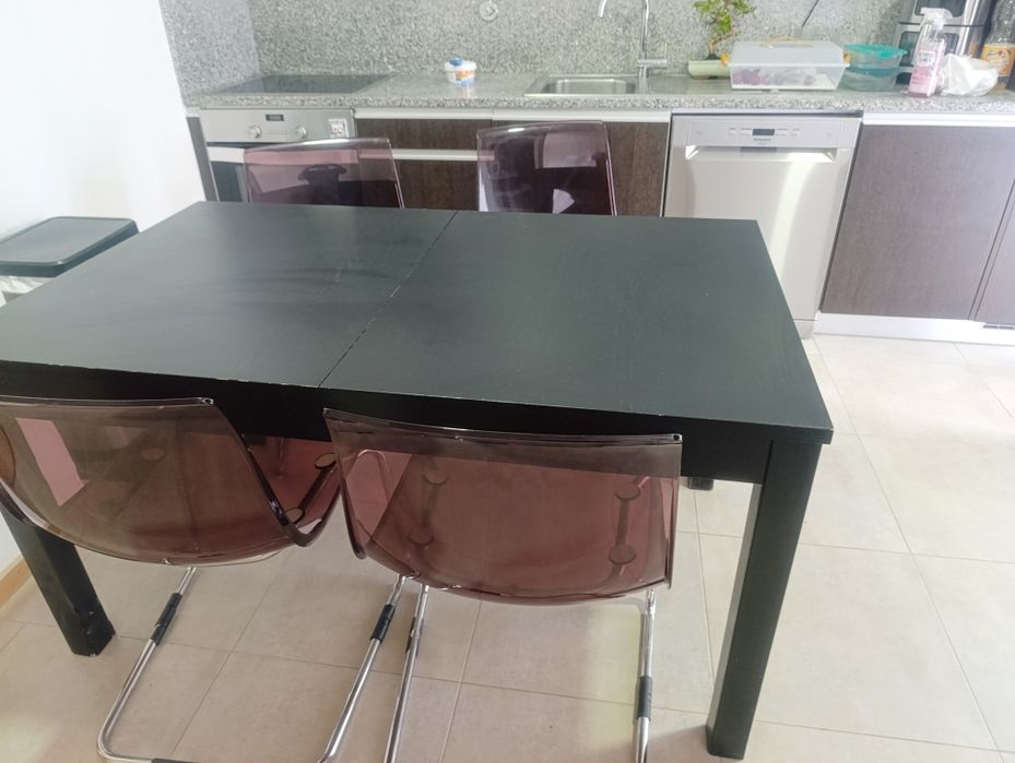 Mesa IKEA extensível/ c 4 cadeiras