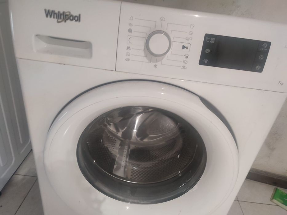Maquina lavar roupa Whirlpool avariada