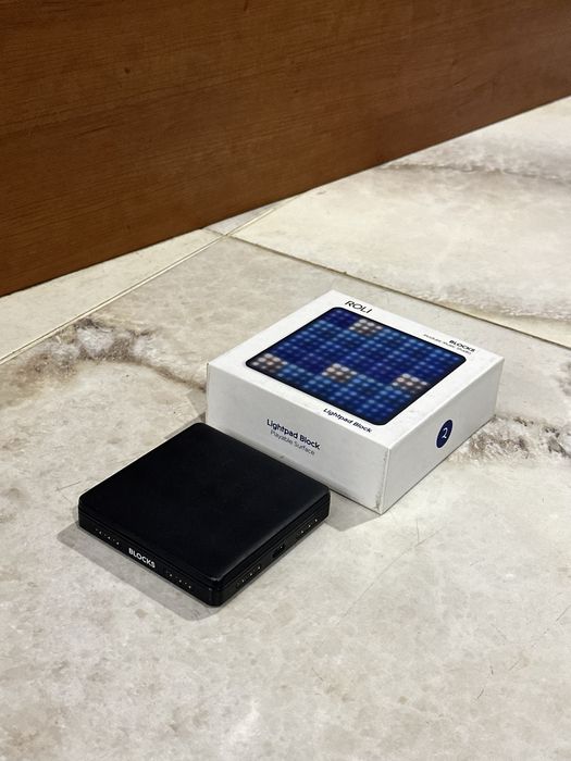 Roli Lightpad Block  контролер синтезатор драм машина