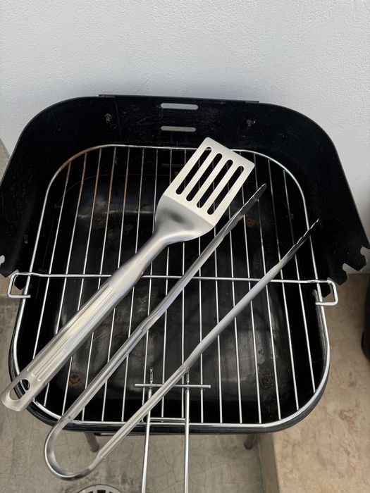 Churrasqueira com utensilios do ikea
