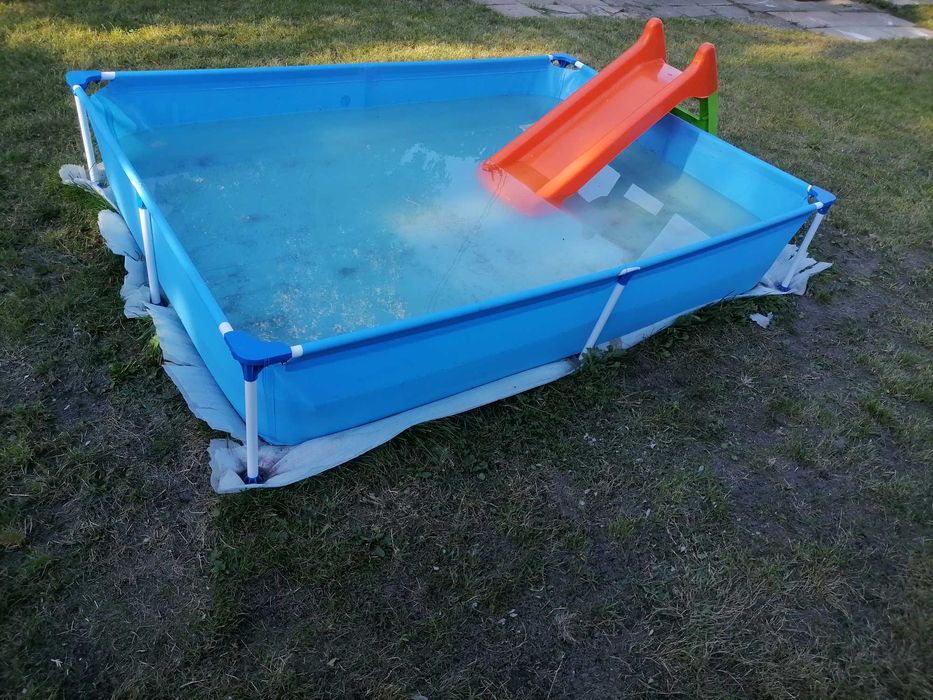 Basen ogrodowy dla dzieci ze zjeżdżalnią