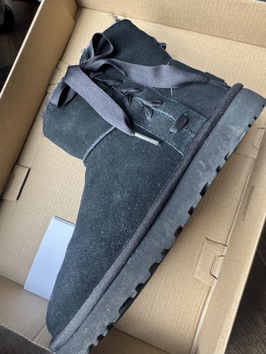 Уги, замшеві чоботи Нові UGG W Classic Lace Mini (артикул 1103756), колір Black (BLK), розмір US 7 / EU 38.