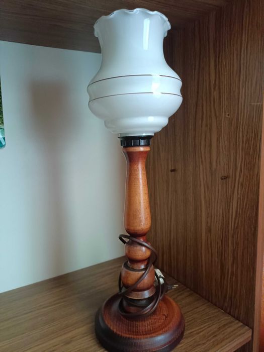 Lampa stojąca na stolik