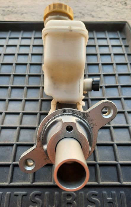 Главный тормозной цилиндр Fiat Doblo 2005-2009г.в