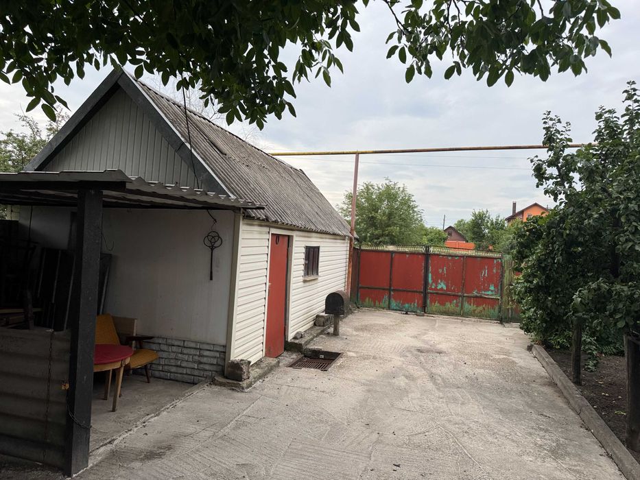 Дом - 80 м.кв. + летняя кухня. Участок - 11 соток. Подгородное