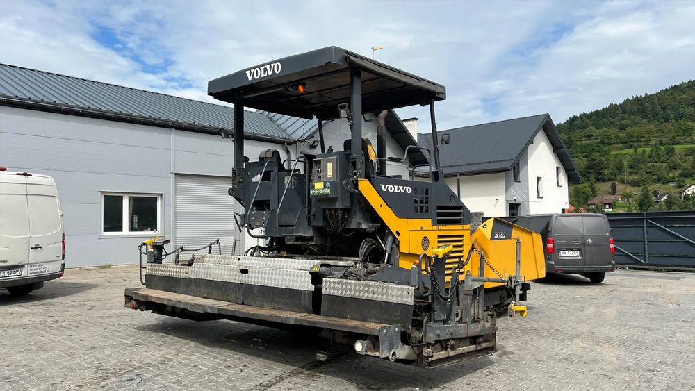 Volvo 6820  układarka vogele rozścielacz asfaltu Dynapac 7820