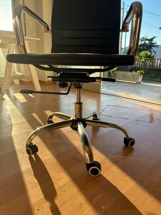 conjunto 2 cadeiras escritório, de rodas, altura ajustável, reclinável