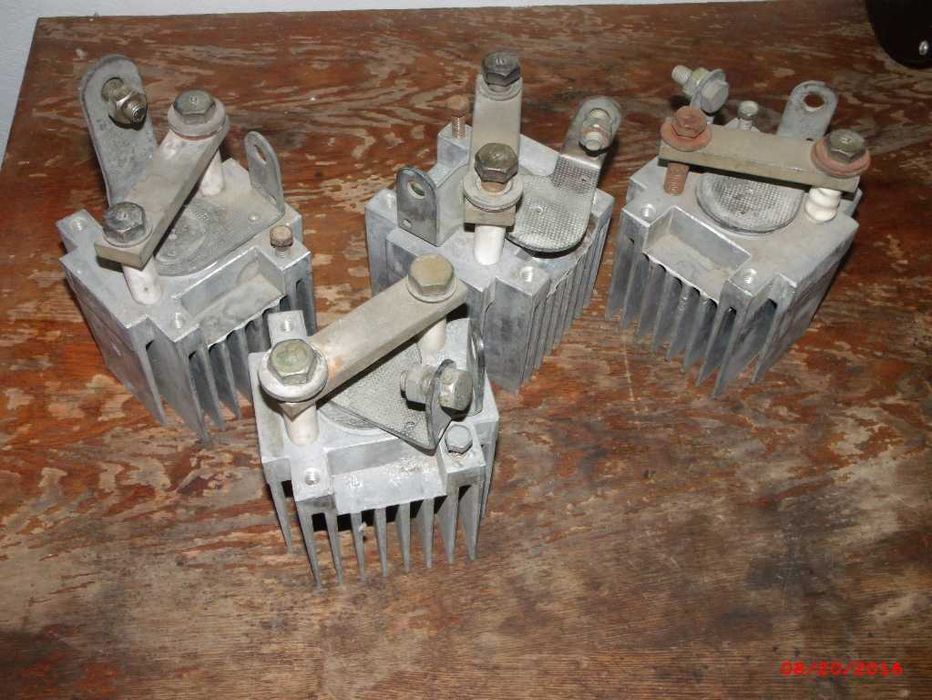 Радіатор (охолоджувач) для таблеткових тиристорів та діодів.