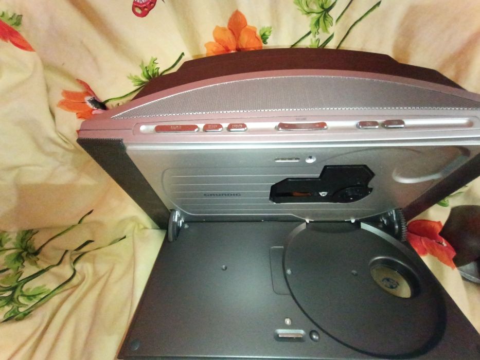Radio Grundig z pilotem