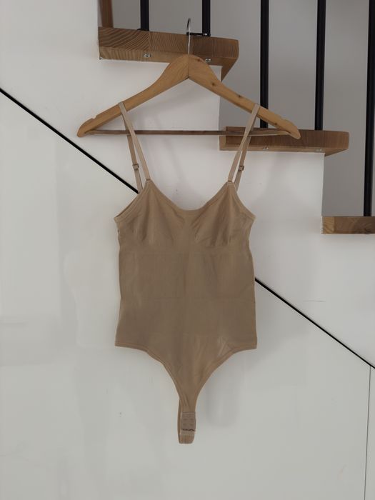 Modelujace, wyszczuplajace body, zapinane na haftki, rozm, L, 40