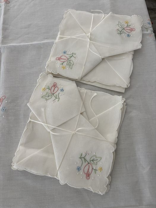 Toalha de mesa linho branco bordado feito à mão