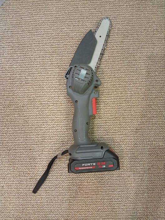 Акумуляторна міні-пила Forte CS-15В