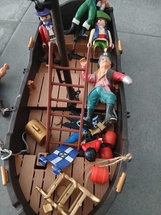 Brinquedo barco piratas