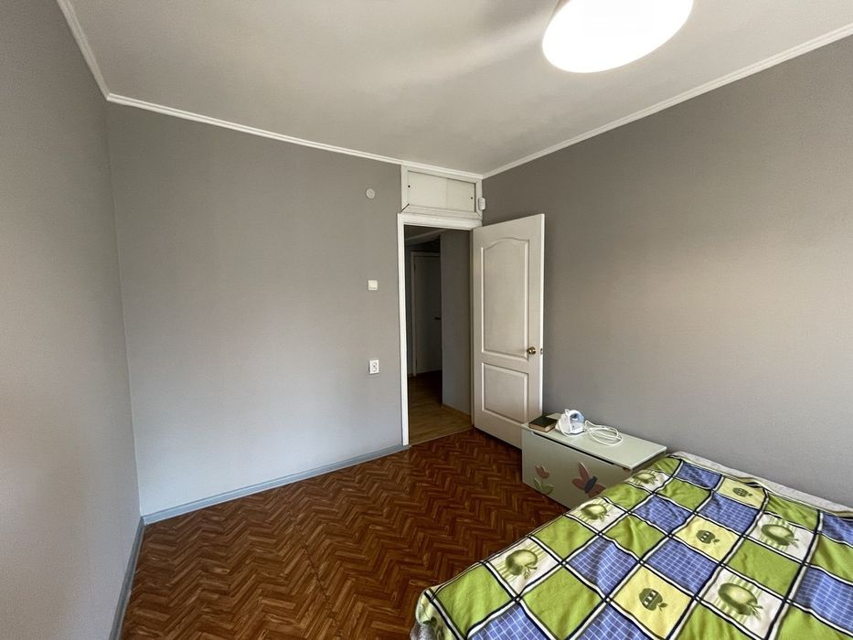 Сдам 3-комн квартиру Газ.Таирова Ак.Королева, 75.
В доме газ ! 
Три раздельные комнаты