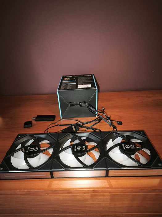 Ventoinha Lian Li UNI FAN SL120 Infinity Wireless RGB Reverse Blade PWM Preto 120mm (Pack 3) + 1