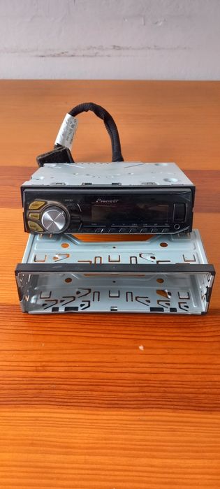 Auto radio Pioneer com gaveta fichas e aro preto