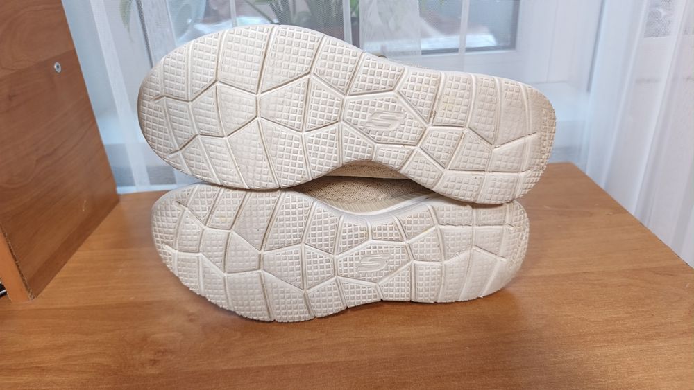 Кросівки Skechers оригінал 38