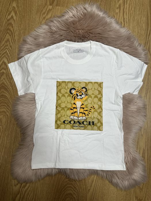 Нова футболка coach