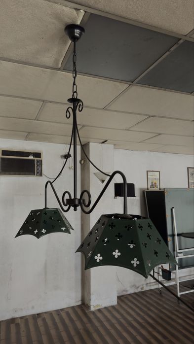 Candeeiro para iluminar mesa para jogar bilhares ou outros