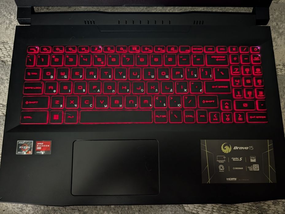 Ноутбук MSI Bravo-15