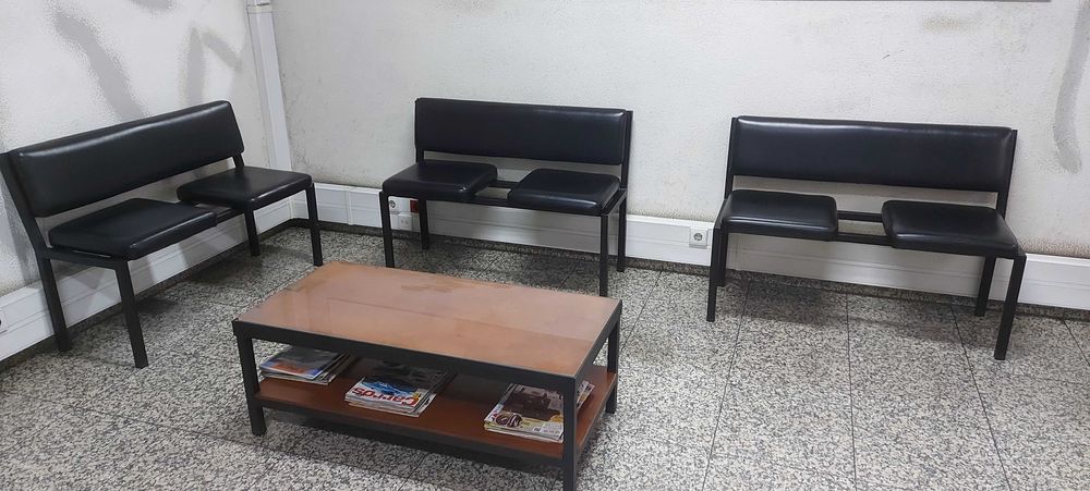 Bancos e mesa de centro