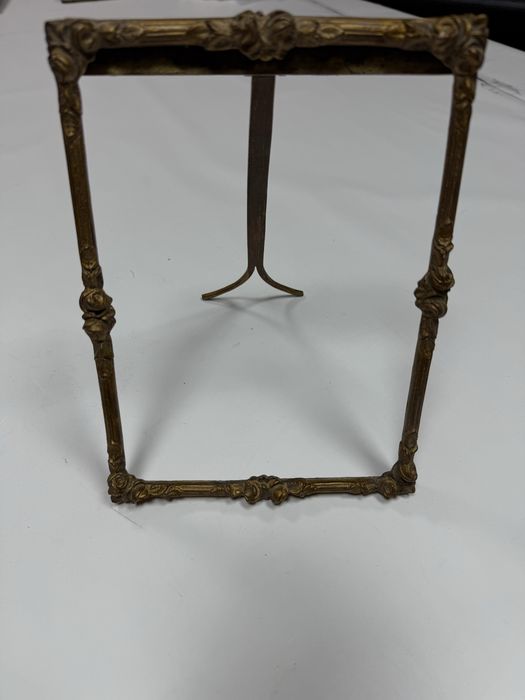 Moldura antiga em cobre com banho dourado (c. 1951)