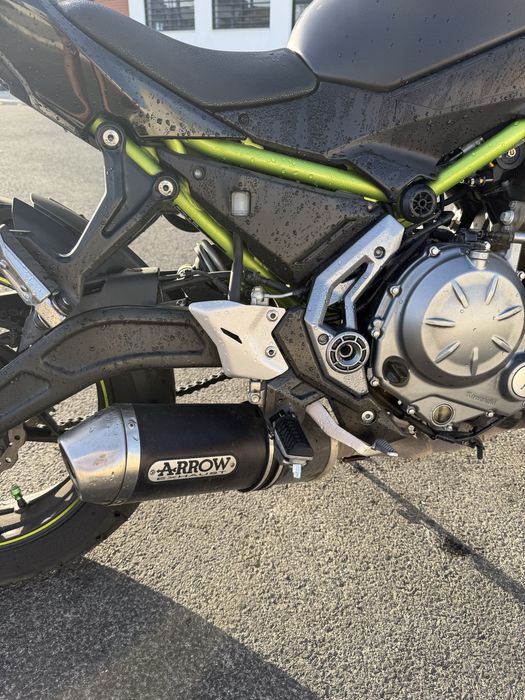 Kawasaki Z650 como nova