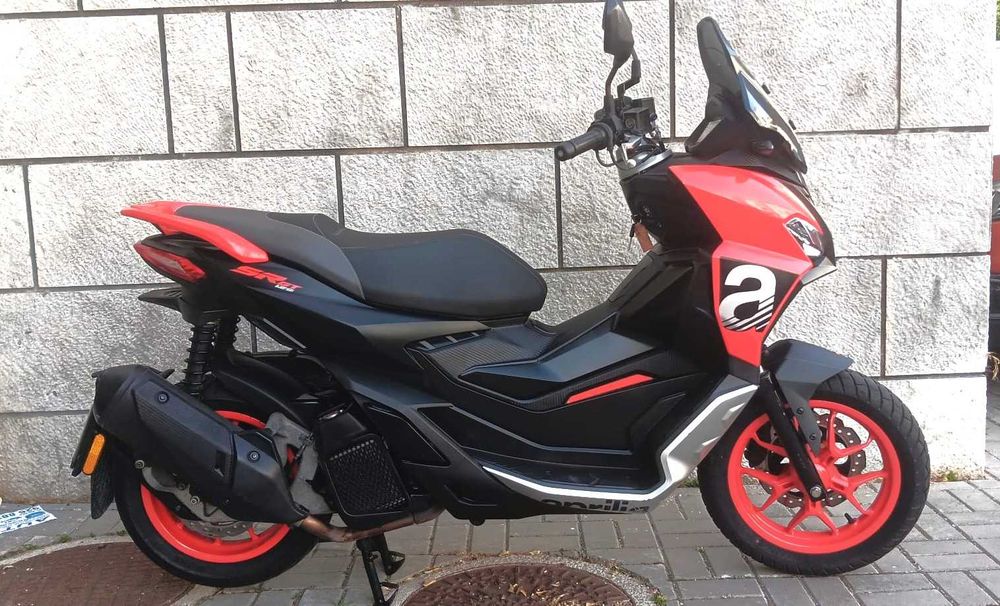 Vendo Scooter 125 cc Aprilia SR GT 125. Oportunidade