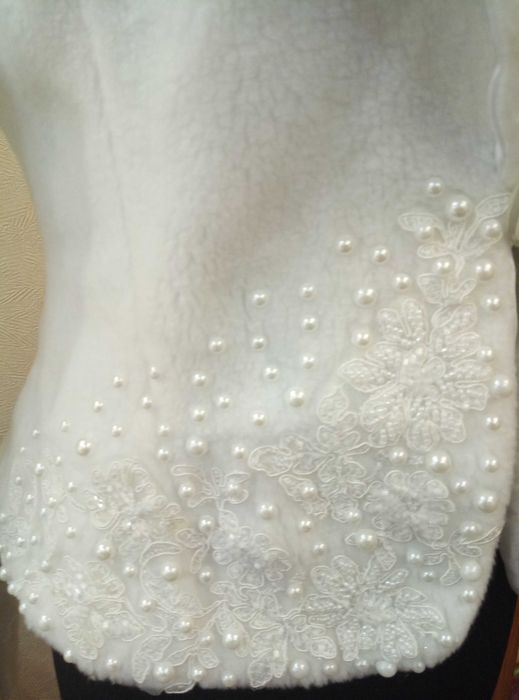 Тепла біла весільна шубка (курточка), 44 розмір, б/у