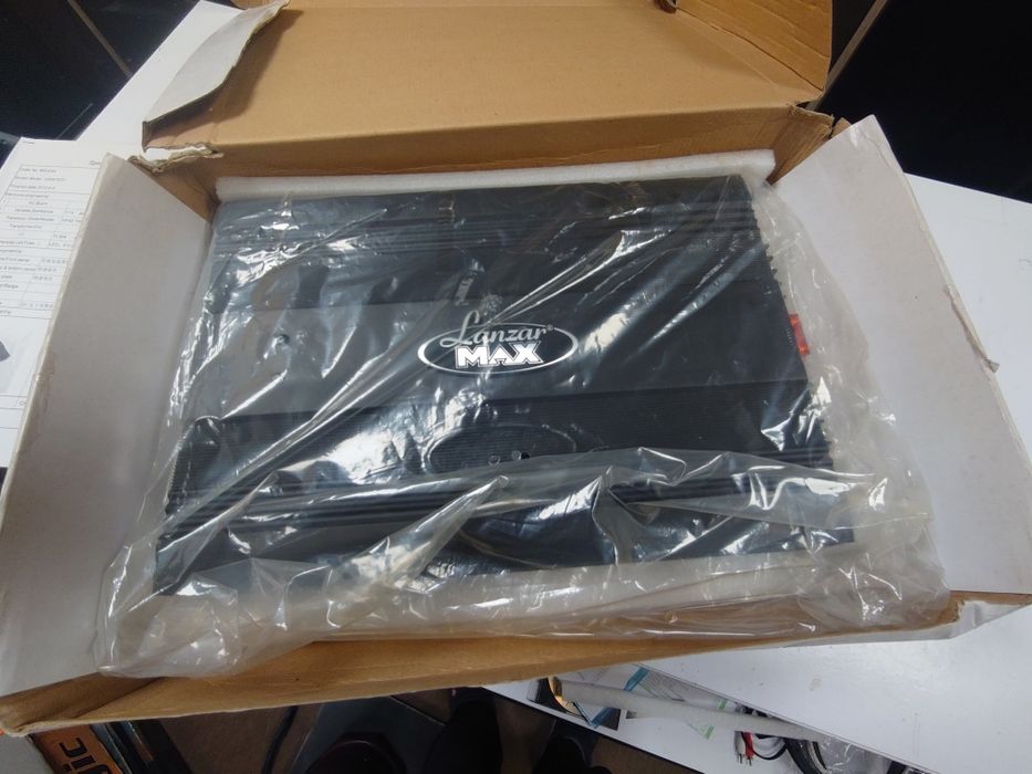 Автомобильный усилитель моноблок D-класса Lanzar MAX 1600D. 500вт  2ом