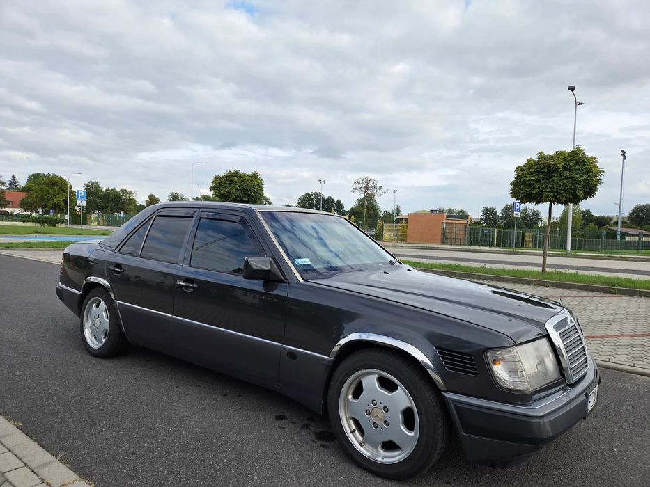 Mercedes-Benz W124