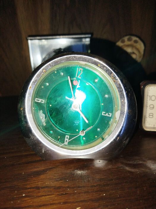 Sprzedam dwa Budziki stające