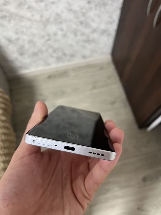 Realme GT 6T на 12/256gb мощный игровой