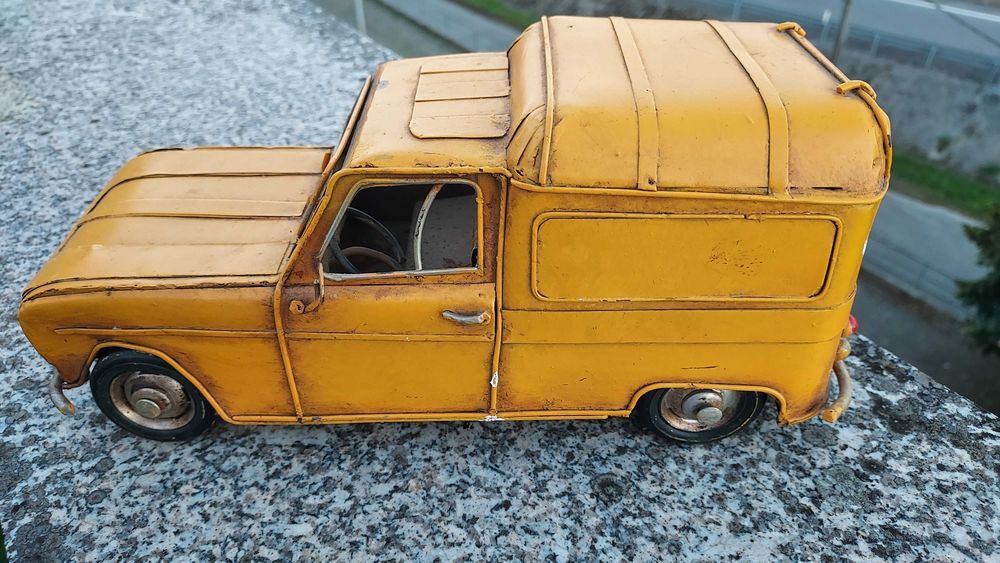 Vende 4 L amarelo chapa