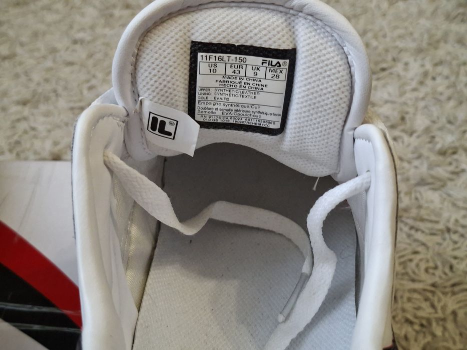 Продам красовки FILS