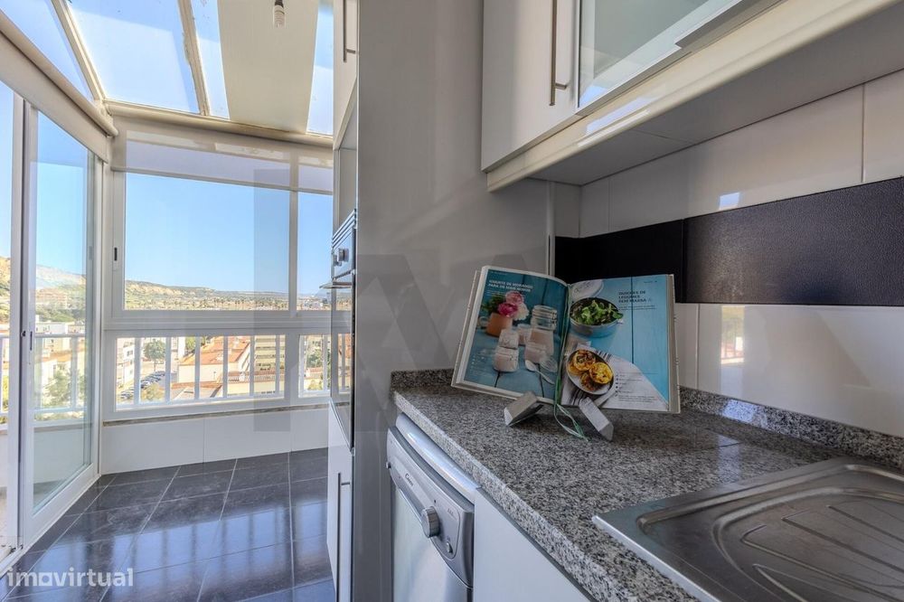 Apartamento T2 com Terraço e Vista Mar | Santo António da Caparica
