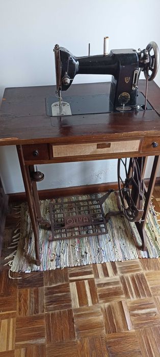 Máquina de costura de pedal OLIVA antiga BAIXA DE PREÇO