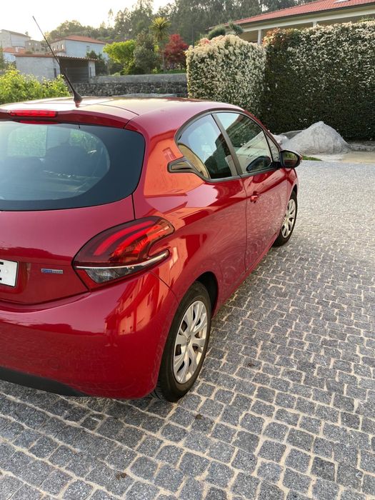 Peugeot 208 1.2 PureTech -78.000 km - Económico e Fiável