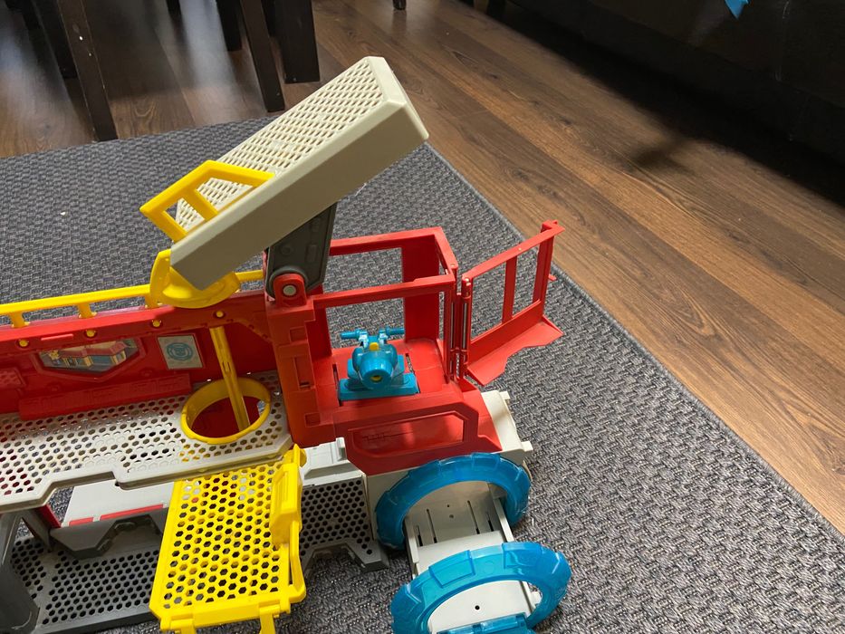 TRANSFORMERS Rescue Bot - remiza strażacka