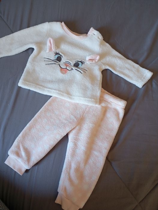 Pijama polar menina tudo 8 euros