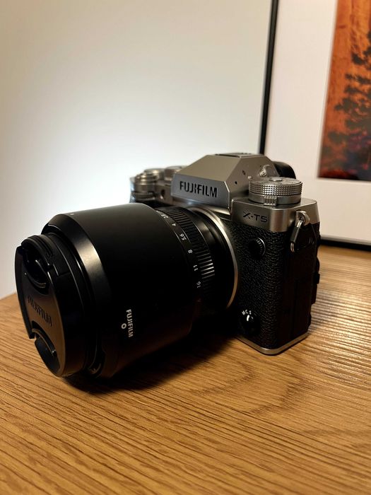 FUJIFILM X-T5 Silver + XF 16-80mm f/4 R + Fujinon XF 33mm f/1.4 R LM