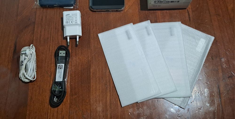 Samsung Galaxy A6+ 32GB + Capa + Películas