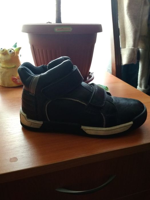 Продам ботинки