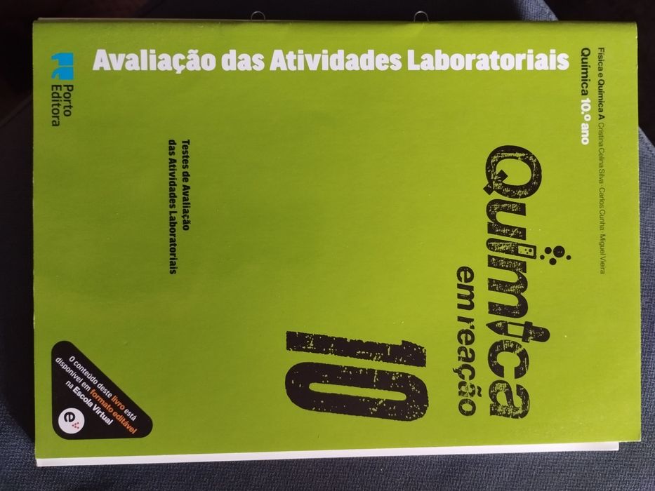 Cadernos de atividades de várias disciplinas